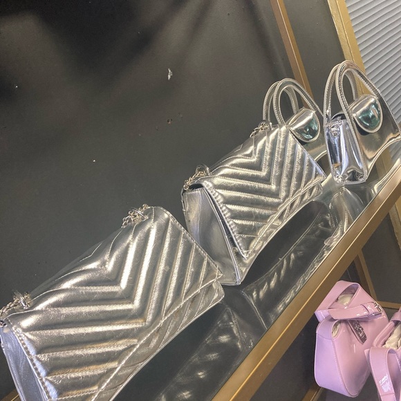 All purses are name brand for forever 21 - Picture 5 of 5